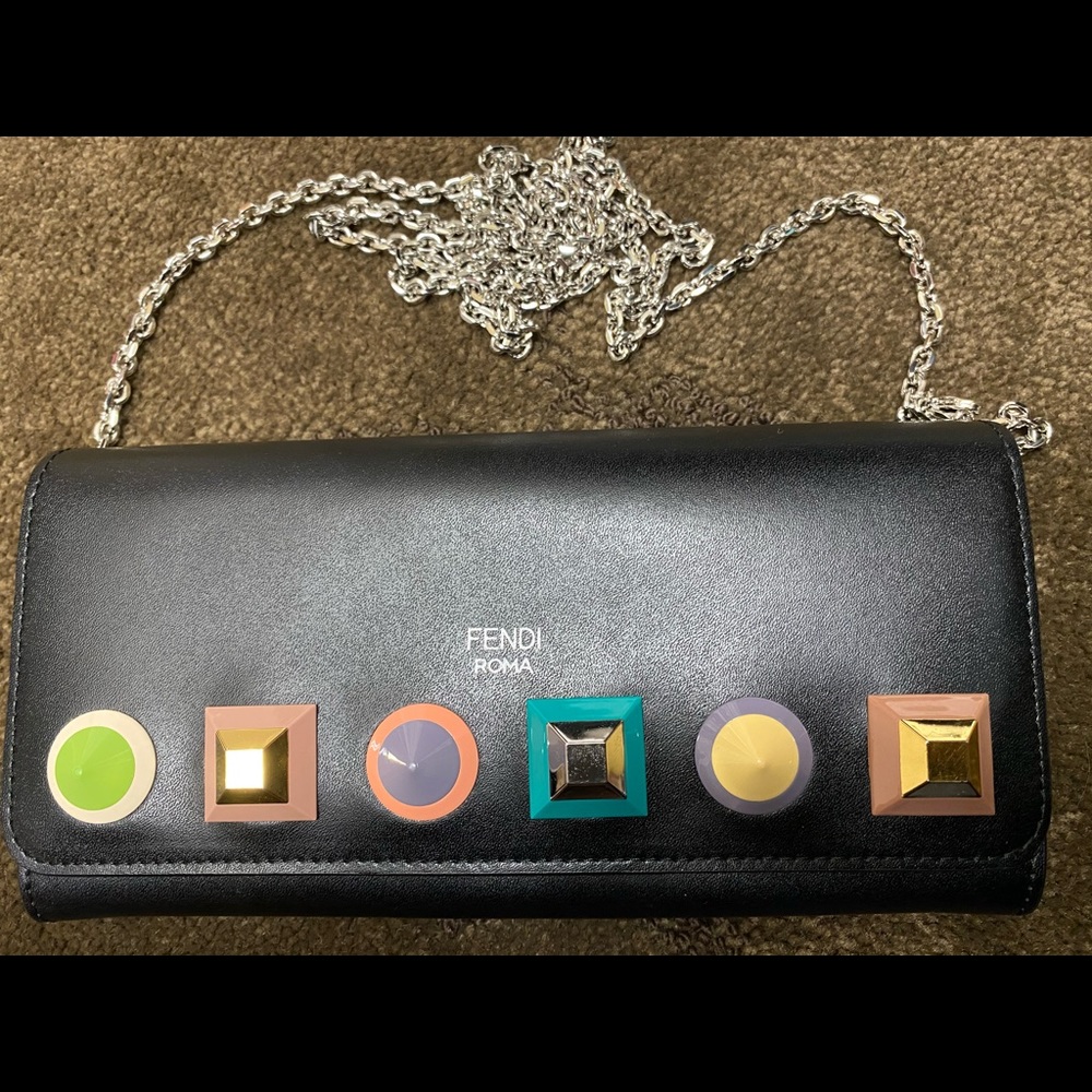 Fendi wallet on chain. Authentic